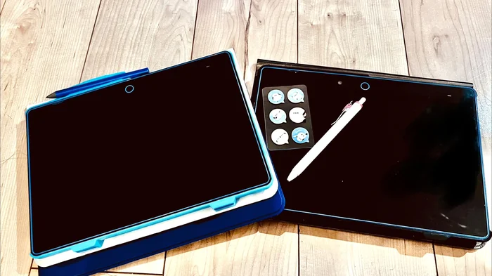 LiPro教育の担当者が家庭で使ってきたタブレット教材の端末とタッチペン